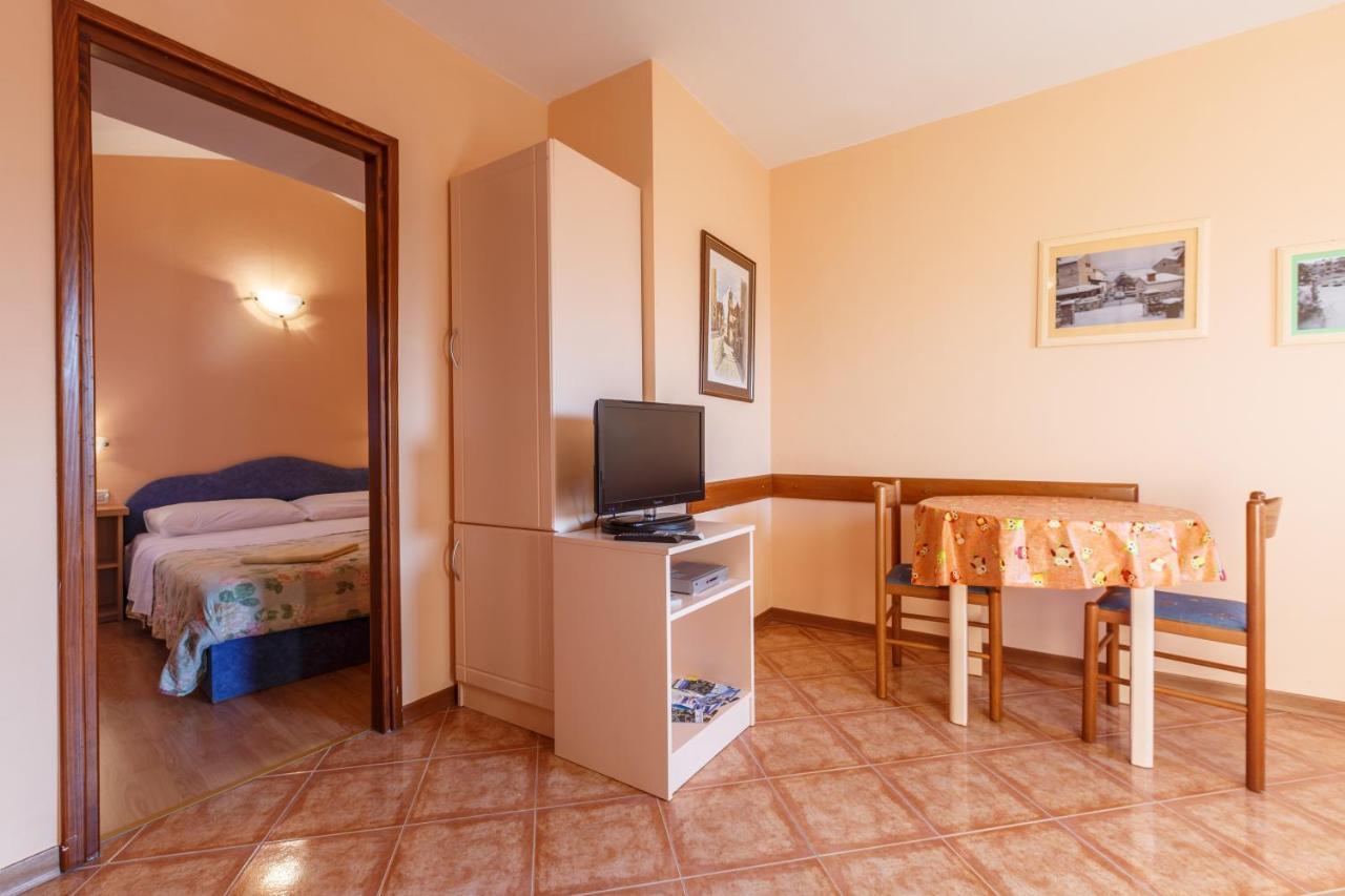 Alda-App Apartment Funtana Exterior photo