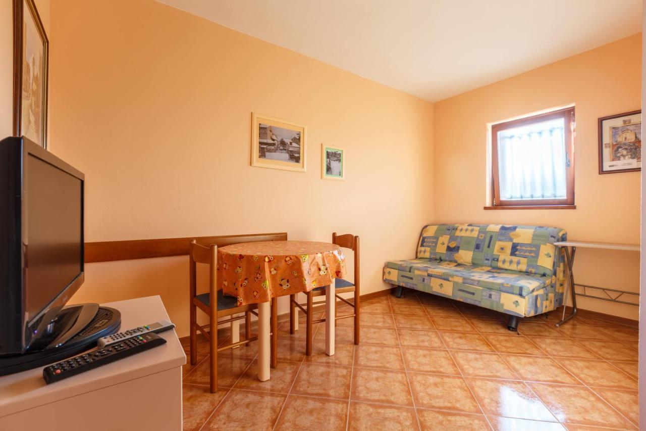 Alda-App Apartment Funtana Exterior photo