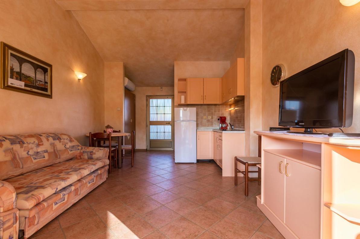 Alda-App Apartment Funtana Exterior photo